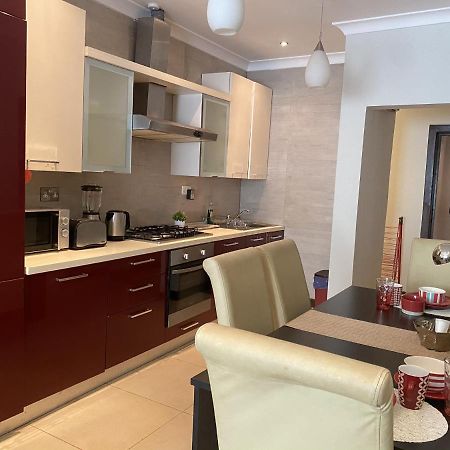 B Bakerstreet - Beautiful Two Bedroom Apartment Accra Exterior photo